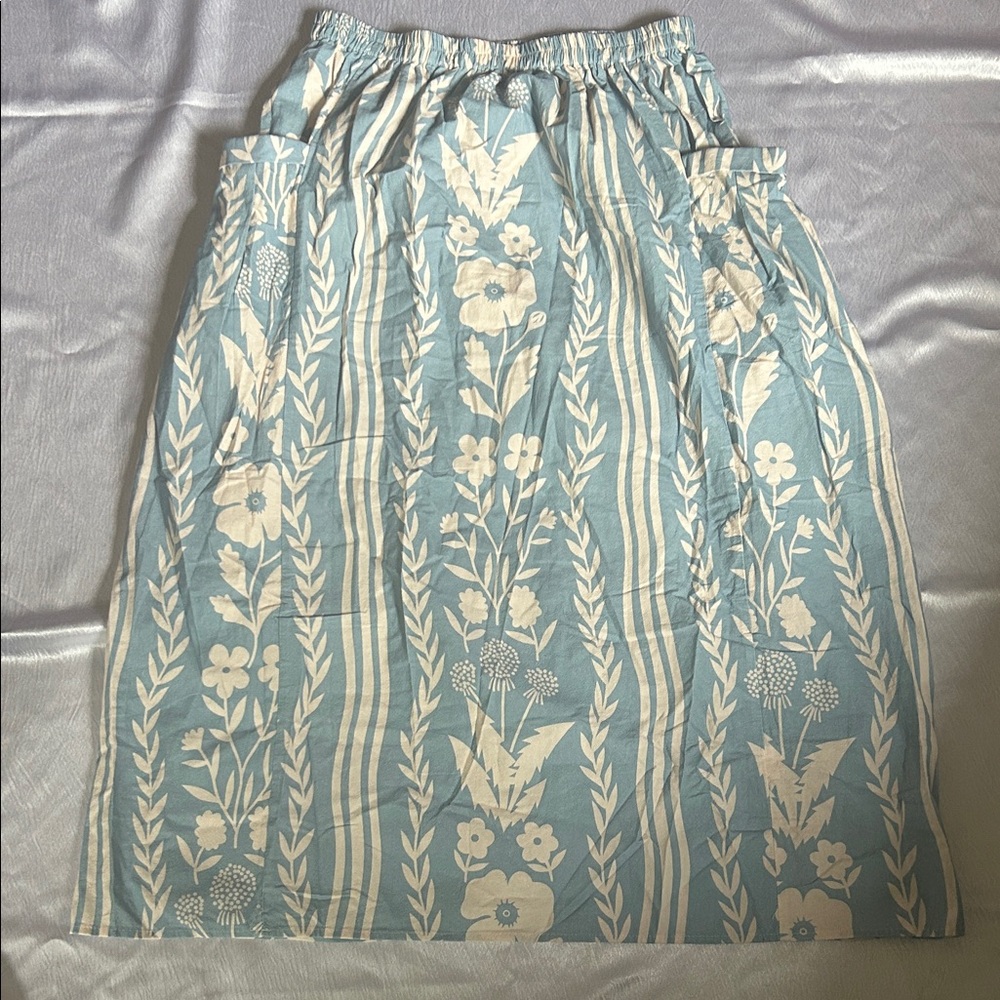 1 piece SKIRT Chou Yatou Floral blue print skirt size large⚠️final sale